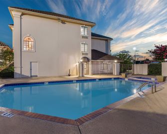 Best Western Plus Southpark Inn & Suites - Tyler - Havuz