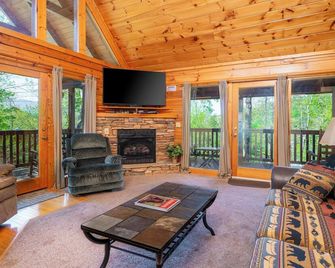 Hot Tub & Game Room: Log Cabin 2 Mi to Ripleys! - Gatlinburg - Living room