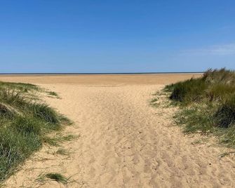 Tranquil Equestrian Escape - Sleeps 2 - Mablethorpe - Beach