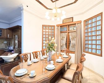 Stay Inn Pasteur Bandung, Husein Sastranegara Airport - 萬隆 - 餐廳