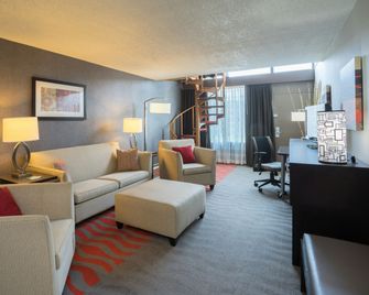 Holiday Inn Harrisburg (Hershey Area) I-81 By IHG - Grantville - Obývací pokoj