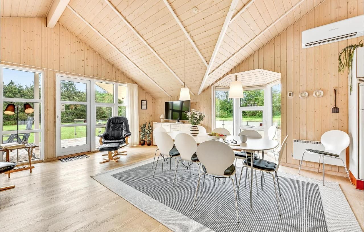 Four-Bedroom Holiday Home In Ringkobing – Ringkøbing