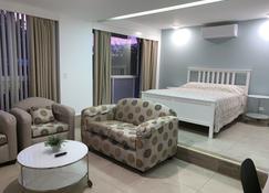 Dali Suites - Tijuana - Bedroom