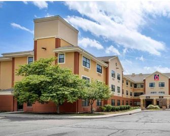 1 King Bed | Non-Smoking, Kitchen, Shower - Fishkill - Building
