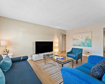 Oceanside - West Palm Beach - Living room