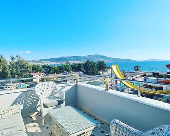 Malena Boutique Otel - Dikili - Balcony