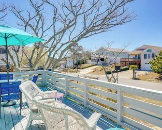 1 Mi to Avalon Pier Charming Coastal Cottage! - Kill Devil Hills - Balcony