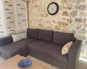 Christie's Luxury Suites - Sivota - Living room