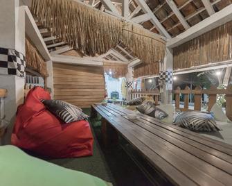 OYO 90223 Bumi Langit - Puncak - Living room