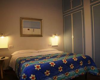 Tenuta Agricola Fonte Di Papa - Monterotondo - Bedroom