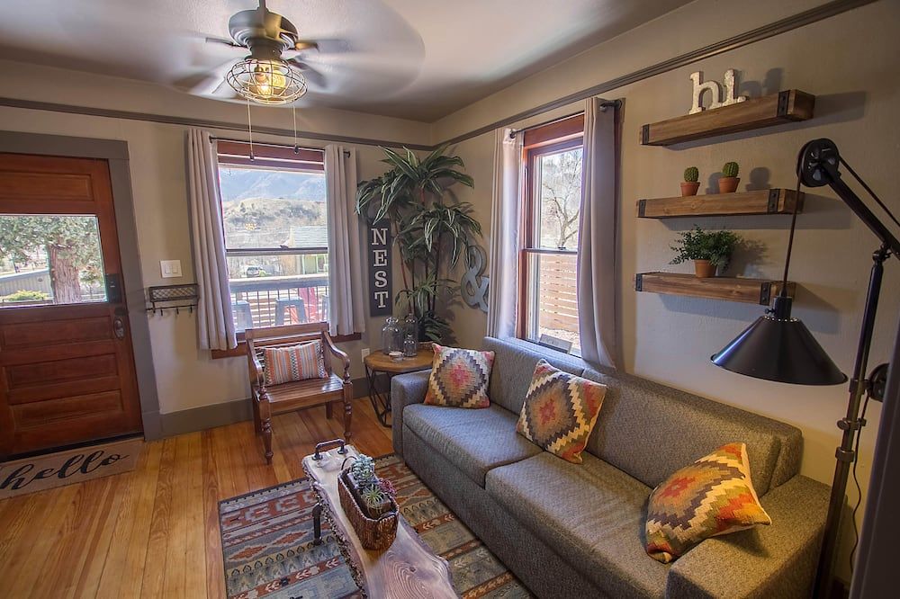 Charming Westside Bungalow - קולרדו ספרינגס - סלון