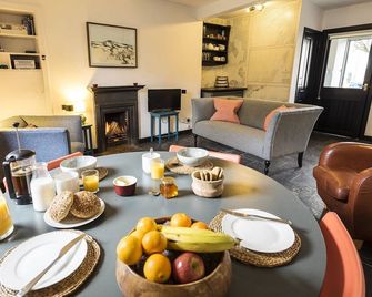 Stylish fisherman's cottage in heart of pretty harbour village, pet-friendly. - Anstruther - Dining room