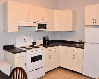 Budget loft with two beds + sofa bed (Le Citadin) - Rouyn-Noranda - Küche