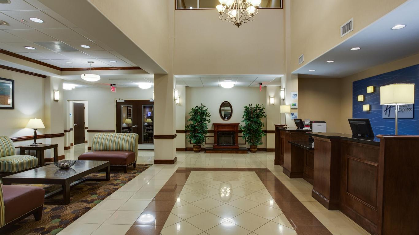 Holiday Inn Express & Suites Moultrie