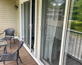 Misty Harbor Barefoot Beach Resort - Gilford - Balkon