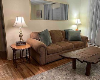 Home Sweet Home Upper Level Apartment - Miles City - Huiskamer