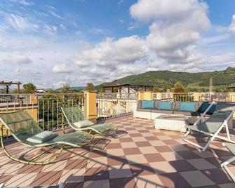 High-Speed Internet, large roof terrace (& outdoor kitchen), two beds, two bath. - Pizzo - Balkon