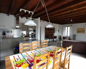 In the shade of the lime tree - Mollans-sur-Ouvèze - Comedor