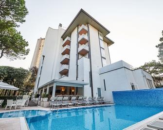 Hotel Bella Venezia Mare - Lignano Sabbiadoro - Bygning