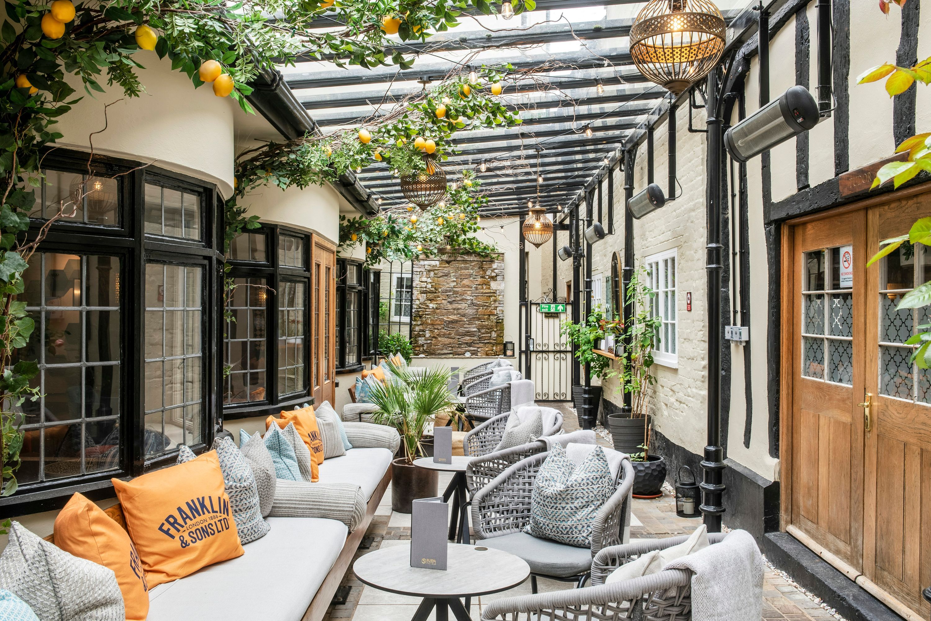 The George Hotel - Colchester - Patio