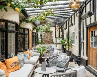 The George Hotel - Colchester - Patio