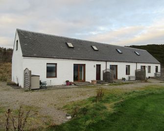 Kestrel, Longhouse Cottages - Fortrose - Building