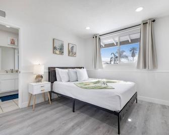 Luxurious Family Home, Just 8 mins from Disneyland - Orange - Bedroom