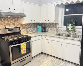 Charming 1-bedroom apartment in Utica with AC, WiFi - Utica - Kuchyň