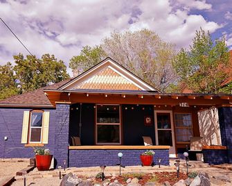 Luxury Funky Fun 420, Walk Downtown wAC–Pets free! - Trinidad - Budova