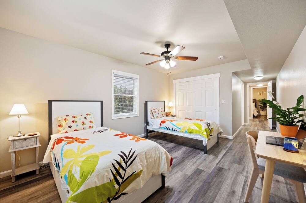 Midtown Apartment with Private Parking and King Bed - Sacramento