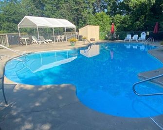 Little Fox Den - Walk to Lake Laura! - Basye - Piscina