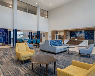 Holiday Inn Express & Suites Linden - Newark South by IHG - Linden - Lounge