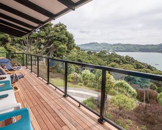 Kingfisher's Perch - Takamatua Holiday Home - Akaroa - Balcony