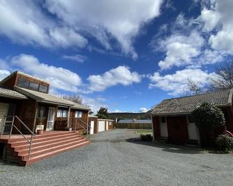 Motuoapa Bay Chalets - Turangi - Building