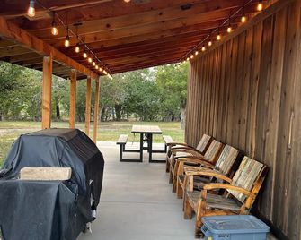 Newly Remodeled Historic Farmhouse! - Escalante - Patio