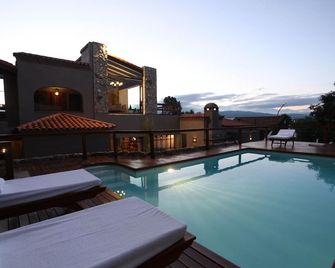 Kkala Boutique Hotel - סלטה - בריכה