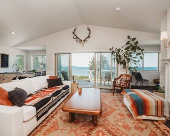 Ecobluff Retreat - Sunset & Water Views! - Port Townsend - Living room