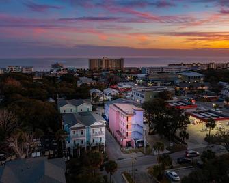 Boutique Vera Hotel in the Heart of Folly Beach - Folly Beach - Vista del exterior