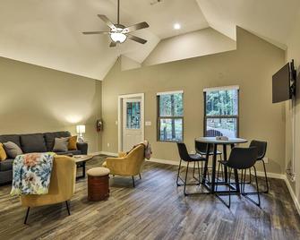 Villas at Gingershack Farms - Ellijay - Living room