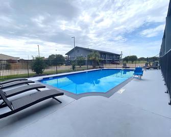 Super 8 by Wyndham Texas City - Texas City - Pool