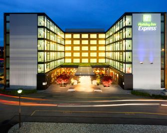 Holiday Inn Express Zürich Airport By IHG - Zurich - Bâtiment