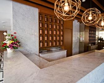 Verse Luxe Hotel Wahid Hasyim - Jakarta - Receptionist