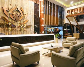 كريتسال لوتس هوتل يوغياكارتا - يوغياخيرتا - ردهة