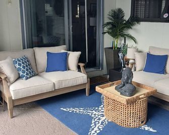 The Place, a beautiful private and quiet, cozy, room with microwave refrig. - Fort Lauderdale - Vardagsrum
