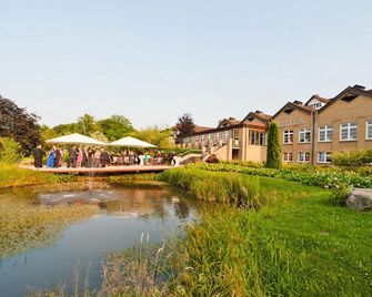 Romantik Hotel Waldschlosschen - Schleswig - Edificio