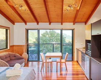 Dayboro Cottages - Rocksberg - Sala de estar