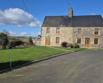 Comfortable cottage with private garden, pets allowed - Saint-Quentin-sur-le-Homme - Building