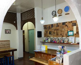 Jiji's Hostel - Lapu-Lapu City - Front desk