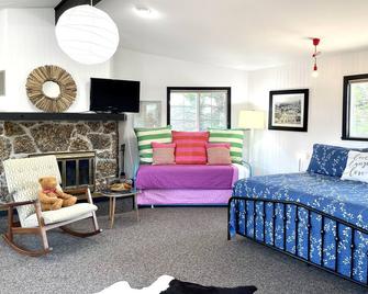 Chalet Motel Whitefish - Whitefish - Living room