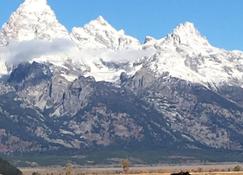 Jackson Hole Condo, Mountain Views, 5 Miles from Grand Teton National Park - Wilson - Kitchen